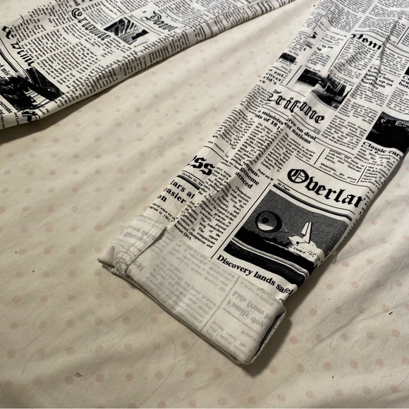 ELMWOOD NEWSPAPER PRINT MATCHING SET - Picture 6 of 14